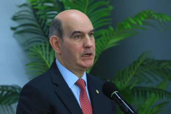 El ministro de Economía y Finanzas (MEF), Felipe Chapman.