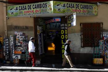 La economía boliviana, que en los últimos dos años dejó de percibir entre 5.000 y 8.000 millones de dólares por factores como la caída de las exportaciones de gas natural.