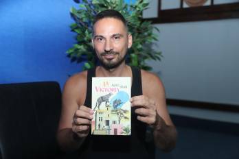 Shah asistió a la Feria del Libro para presentar su obra “La Victoria”.