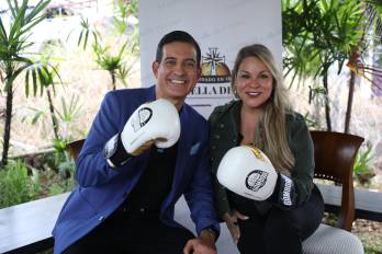 El ‘coach’ ecuatoriano Raúl Gamboa y la comunicadora Cibeles de Freitas.