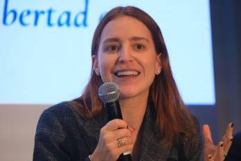 La hija de María Corina Machado denuncia en Panamá la represión del régimen chavista y afirma que Venezuela está “muy cerca de un cambio”.