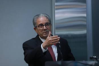 Ministro de Salud, Fernando Boyd Galindo.