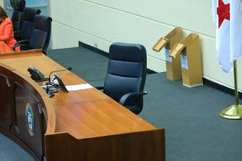 El jueves se colocaron las urnas en el pleno para la votación.