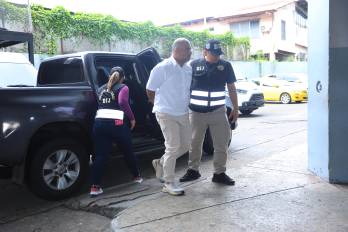 El exadministrador de la Autoridad Marítima de Panamá (AMP), Noriel Araúz, conducido por las autoridades.