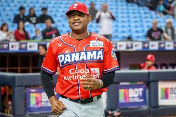Rubén Rivera fue firmado por los Yankees el 21 de noviembre de 1990 como agente libre internacional, iniciando así una carrera profesional.