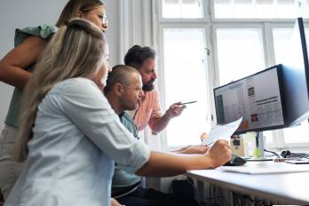 El periodismo tradicional enfrenta el reto de conectar con las audiencias, que consultan cada vez más las redes sociales para informarse.