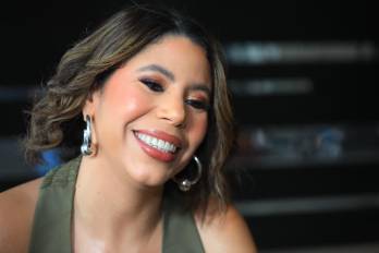 La comediante dominicana habló sobre la importancia de cuestionar las narrativas sociales que condicionan la vida de las mujeres.