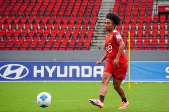 Marta Cox durante un entrenamiento con la selección femenina de Panamá.