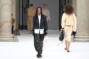 El diseñador Demna apostó por imprimir glamour, excentricidad y rebeldía a Gucci en su primera colección verdaderamente “personal” para la marca.
