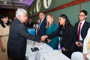 Primeros jóvenes formalizaron sus acuerdos de pasantía.