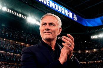 José Mourinho regresa al Real Madrid tras 13 años con la misión de devolver al club a la conquista de títulos nacionales e internacionales.