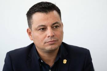 La salida de Jiménez se produjo después de su desacuerdo con la posición asumida por la bancada panameñista durante la discusión de la reforma de los circuitos electorales.