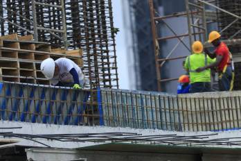 La economía circular en construcción implica un análisis completo del ciclo de vida de las edificaciones.