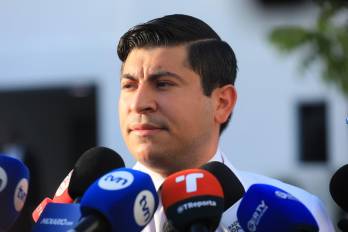 Bloise indicó que Hernández inició acercamientos con distintos diputados desde la noche del lunes.