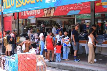 Padres de familia priorizan las últimas compras antes del inicio de clase.