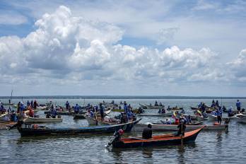 Decenas de pescadores venezolanos fueron captados este sábado, 20 de septiembre, al salir en flota para rechazar las agresiones de Estados Unidos a Venezuela, en La Guaira (Venezuela).