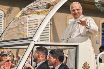 El martes, el jefe de los 1.400 millones de católicos del mundo, de 71 años, fue sometido a una operación en el hospital Gemelli de Roma donde le extirparon el lóbulo inferior del pulmón derecho.