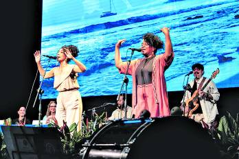 El dúo panameño Afrodisíaco rescata el histórico tamborito ‘Coge el pandero’ en su próximo álbum ‘Palenque Afrodisíaco’, una obra que entrelaza música, memoria y resistencia.
