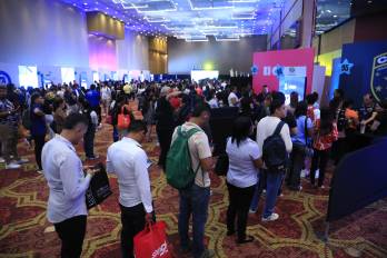 Más de 15 mil panameños asistieron a la feria de empleo de la Alcaldía de Panamá.234 empresas ofrecieron 13 mil vacantes y $120 millones en salarios.
