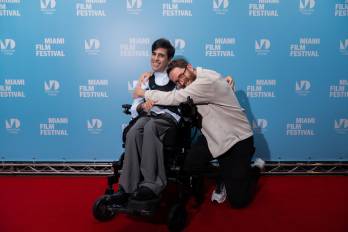 El protagonista de Espina es el actor Jonathan Benaim (izquierda) y Daniel Poler (derecha) es el director de esta comedia dramática.