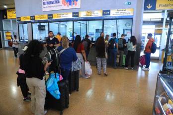 El director de Operaciones de la Gran Terminal Nacional de Transporte, Gustavo Granados estima que el viernes previo a Carnaval cierre con entre 56 mil y 59 mil personas movilizadas.