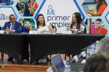 La ministra de Trabajo, Jackeline Muñoz de Cedeño (c).