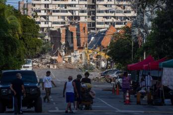 Las edificaciones afectadas por los terremotos, este martes en Catia La Mar, La Guaira (Venezuela).