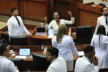 Chandler invocando el artículo No. 18 del Reglamento Interno de la Asamblea.