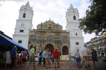La Catedral Basílica Santa María la Antigua de Panamá, ubicada en el Casco Antiguo, es una de las más visitadas durante Semana Santa.