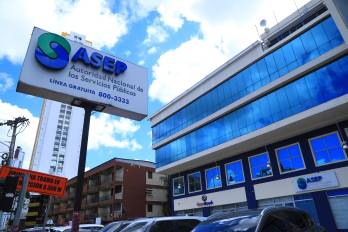 En el país solo operan dos empresas de telefonía movil.