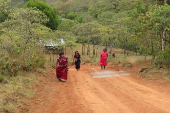 La inversión anunciada para zarzos contrastó con los testimonios de moradores que denunciaron riesgos y carencias en la comarca.