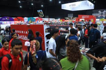 Primer día de la FIL Panamá 2026, entre decenas de asistentes y libros para escoger.