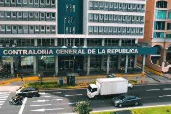 La Contraloría también confirmó que verifica otra denuncia relacionada con un vehículo oficial del Ministerio de Obras Públicas asignado al jefe de Auditoría Interna de esa institución.