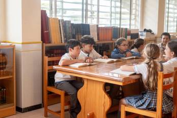 La matrícula y anualidad figuran entre los principales costos que deberán considerar las familias para el año escolar 2027