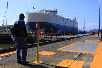 Por el Canal de Panamá transita cerca del 6 % del comercio global.