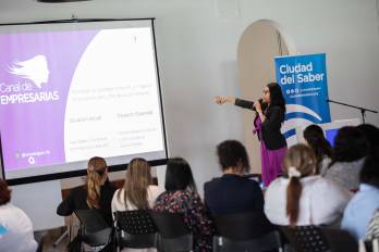 Canal de Empresarias está diseñado para mujeres que tienen una idea en desarrollo o ya lideran una empresa, y busca brindarles herramientas para crecer y superarse.