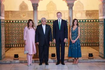 La pareja presidencial panameña, José Raúl Mulino y Maricel Cohen de Mulino, con el Rey de España, Felipe IV, y la reina Leticia.