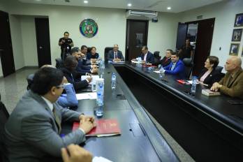 Reunión del presidente de la Asamblea Nacional con integrantes de las distintas bancadas legislativas.