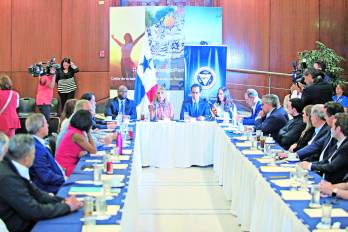 La junta directiva de la CCIAP ofreció una cortesía de sala a la gerente general de la ZLC, Luiza Napolitano.
