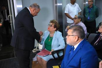 Los magistrados designados Gisela Agurto y Carlos Villalobos en la sesión de la Comisión de Credenciales.