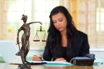 Más que un expediente: el valor de una defensa