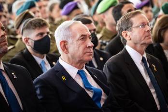 El primer ministro israelí, Benjamín Netanyahu, participa en una ceremonia estatal en memoria de los soldados caídos durante la guerra de Gaza de dos años.