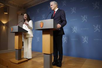 Machado, y el primer ministro de Noruega, Jonas Gahr Støre, participan en una conferencia de prensa el 11 de diciembre en las instalaciones de representación del gobierno noruego en Oslo.