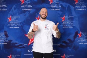 Formado en The International Culinary Center de Nueva York (Estados Unidos), Souza representó a Brasil en el campeonato gastronómico Bocuse d’Or en 2019 y asumió la presidencia de su filial en Brasil para 2025.