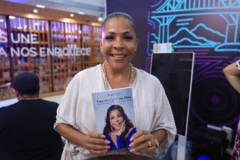 En la FIL Panamá 2026 la escritora Brigit Casis presenta Una mujer sin filtro, un libro en el que transforma experiencias, heridas y procesos personales