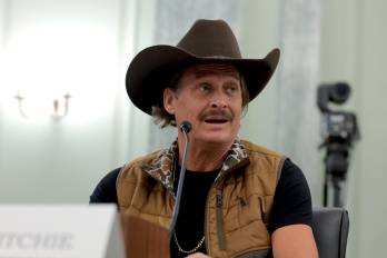 El músico Kid Rock habla durante una audiencia de subcomité del Comité de Comercio, Ciencia y Transporte del Senado en el edificio Russell del Senado, el 28 de enero de 2026 en Washington.