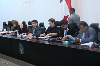 La Comisión de Educación aprobó en primer debate el proyecto de ley sobre la reelección de rectores.