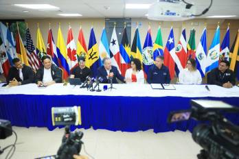 Las diferentes autoridades realizan conferencia de prensa este lunes para anunciar nueva campaña de recolección de arbolitos.