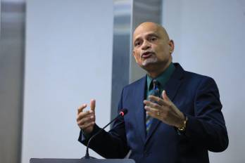 El diputado Ernesto Cedeño, proponente del proyecto ley sobre derecho a réplica