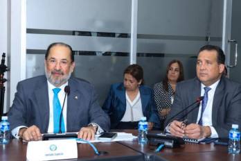 El gerente general del Banconal, Javier Carrizo, este lunes, en la Comisión de Presupuesto de la Asamblea Nacional.